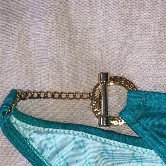 Green VS bathing suit - Picture 3 of 4